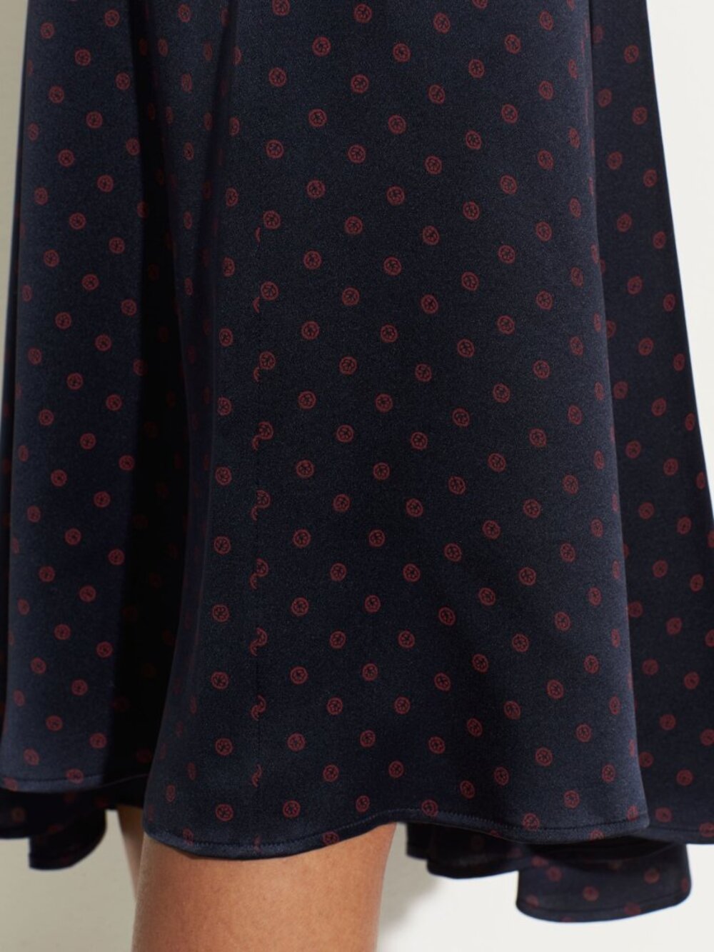 Vince Leaf Foulard 100% Silk Satin Asymmetric Midi Skirt Navy Blue XS M $325 - Picture 3 of 14